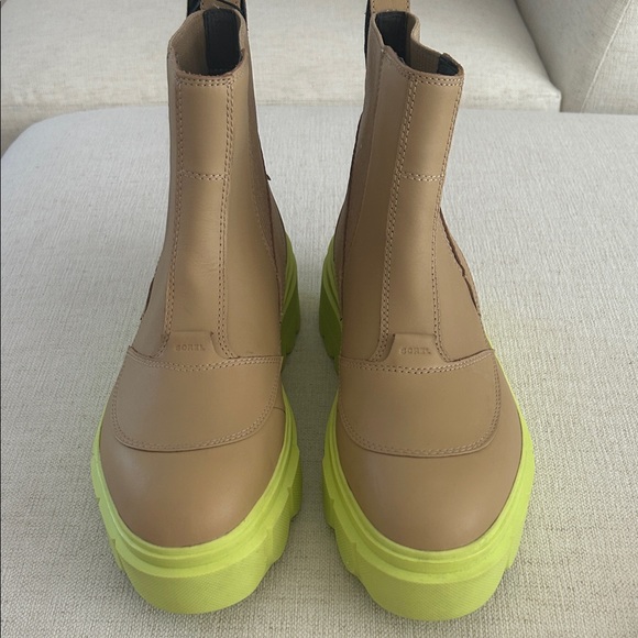 Sorel Shoes - SOREL Women's Caribou™ X Boot Chelsea, Beige/Green, Size 11, NWT no box, display